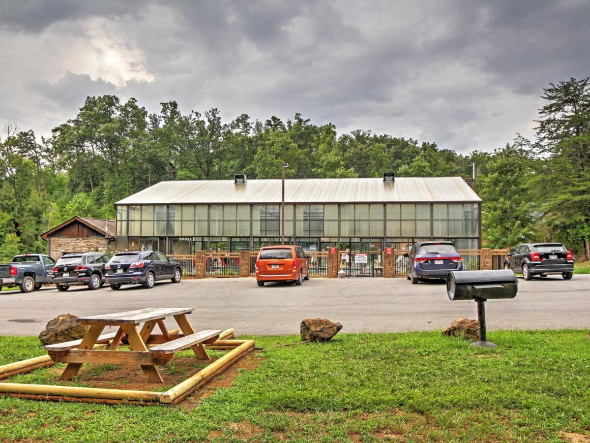 Idyllic Cabin With Hot Tub Less Than 2 Mi To Dollywood! Sevierville Εξωτερικό φωτογραφία